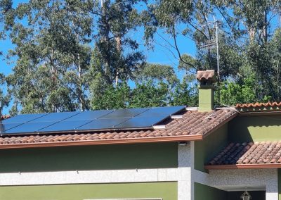 Instalación solar fotovoltaica de 4,8kwp e inversor 4kw híbrido en Mondariz (Pontevedra)